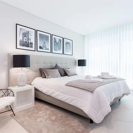 Hébergement de vacances Luxury Contemporary Very Close Of The *