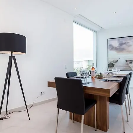 Luxury Contemporary Very Close Of The Hébergement de vacances *
