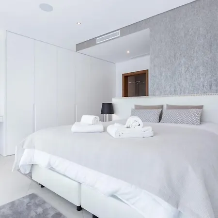 Vakantiehuis Luxury Contemporary Very Close Of The