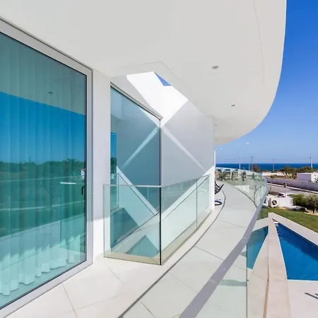 Vakantiehuis Luxury Contemporary Very Close Of The *