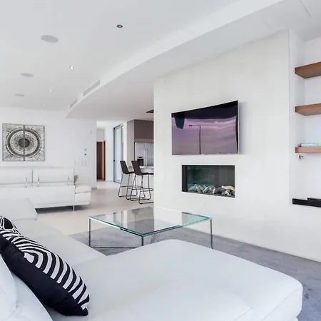 Luxury Contemporary Very Close Of The Prázdninový dům Lagos